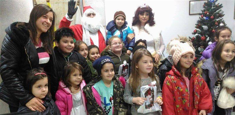Дечица ходиха в пощата и лично пратиха писмата си до Дядо Коледа - ОУ Иван Сергеевич Тургенев - Разград