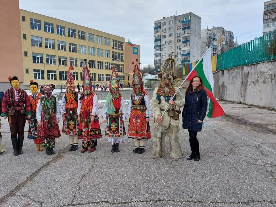 Кукери прогониха злите сили от ОУ "Иван С. Тургенев" 7