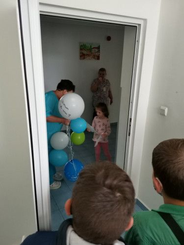 Учениците от 4 "а" клас с благороден жест към децата в отделение по Педиатрия за Деня на детето 4
