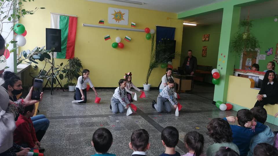 В ОУ "Иван С. Тургенев" отбелзаха 3-ти март 7