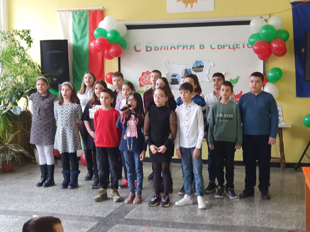 СТИХОВЕ И ПЕСНИ ЗА ОСВОБОЖДЕНИЕТО ИЗПЪЛНИХА ТУРГЕНЕВСКИТЕ УЧЕНИЦИ 2