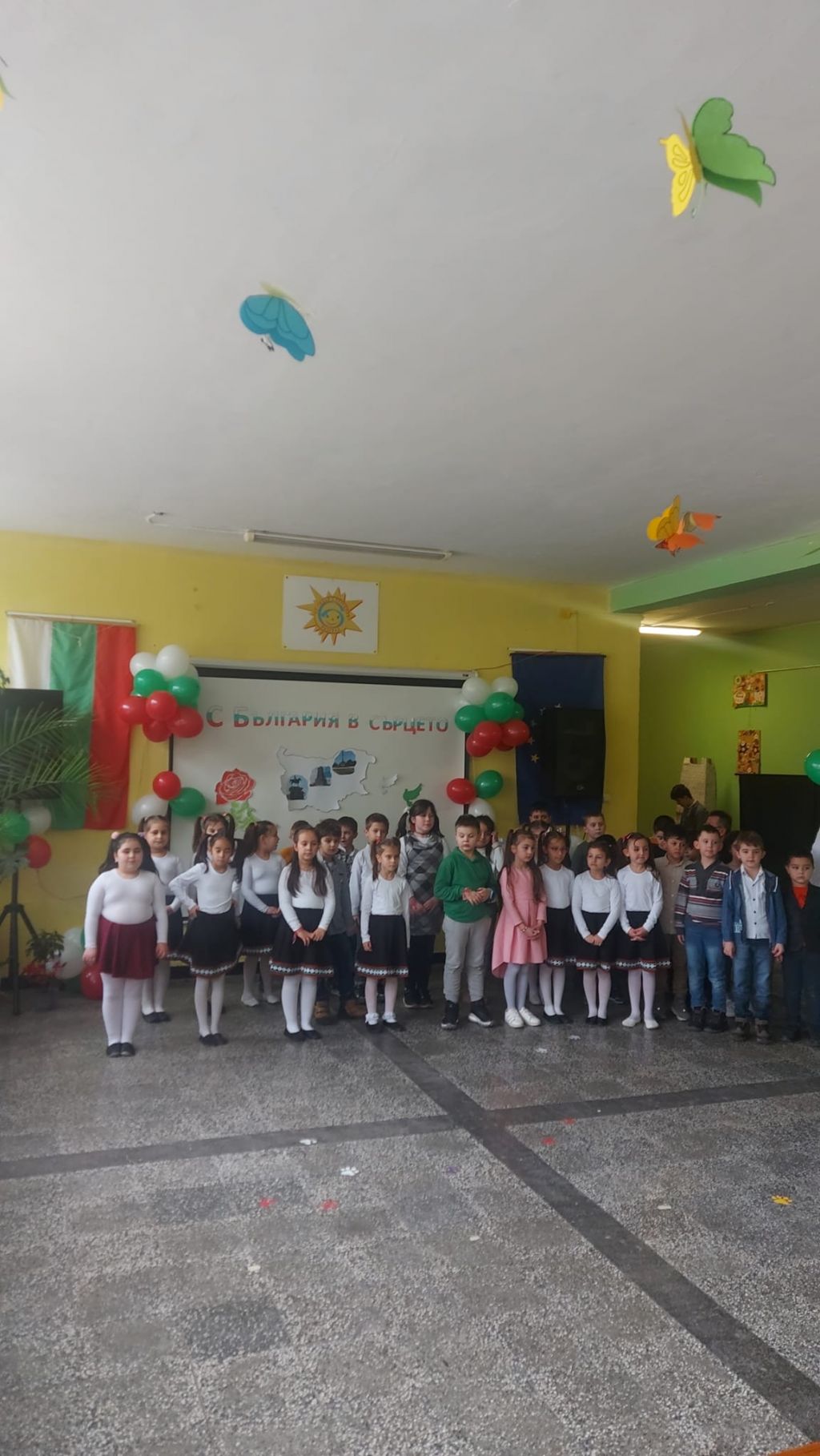 СТИХОВЕ И ПЕСНИ ЗА ОСВОБОЖДЕНИЕТО ИЗПЪЛНИХА ТУРГЕНЕВСКИТЕ УЧЕНИЦИ 8